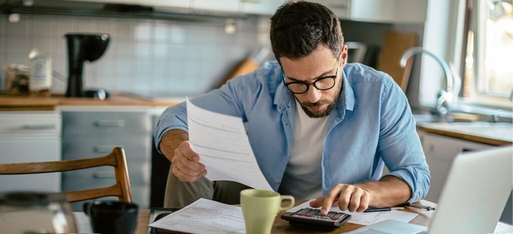 Ahorre dinero para pagar la deuda